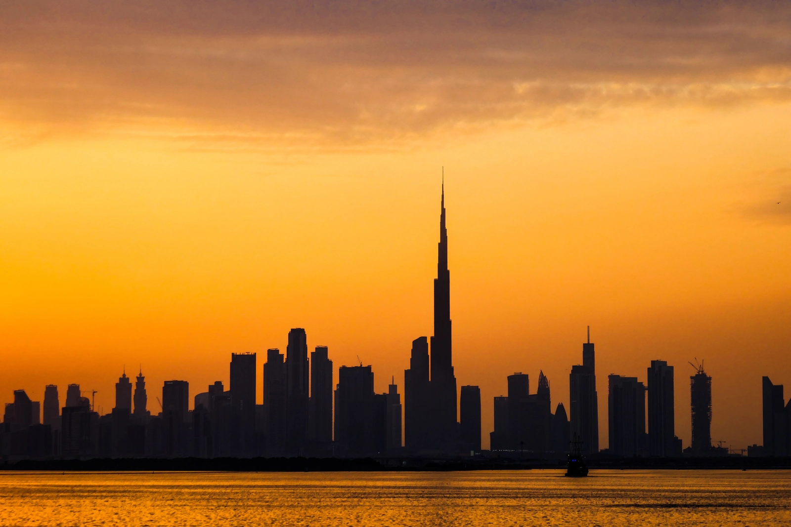 Silhouette of the Dubai city skyline at dusk — what happens if your business fails in Dubai