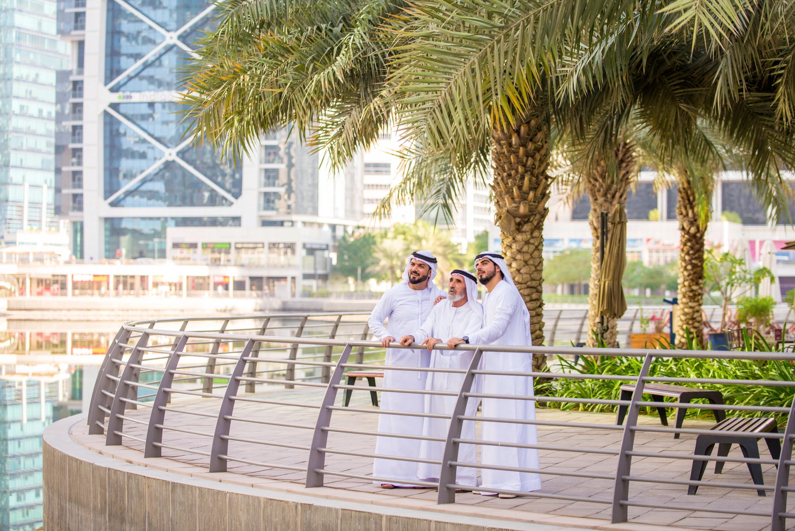 Group of Emirati businessmen meeting in Dubai — how to start a business in Dubai