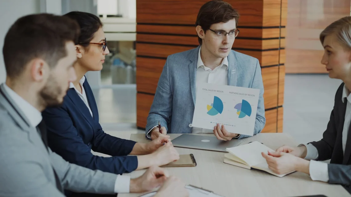 Accountants reviewing financial reporting with a client in Dubai