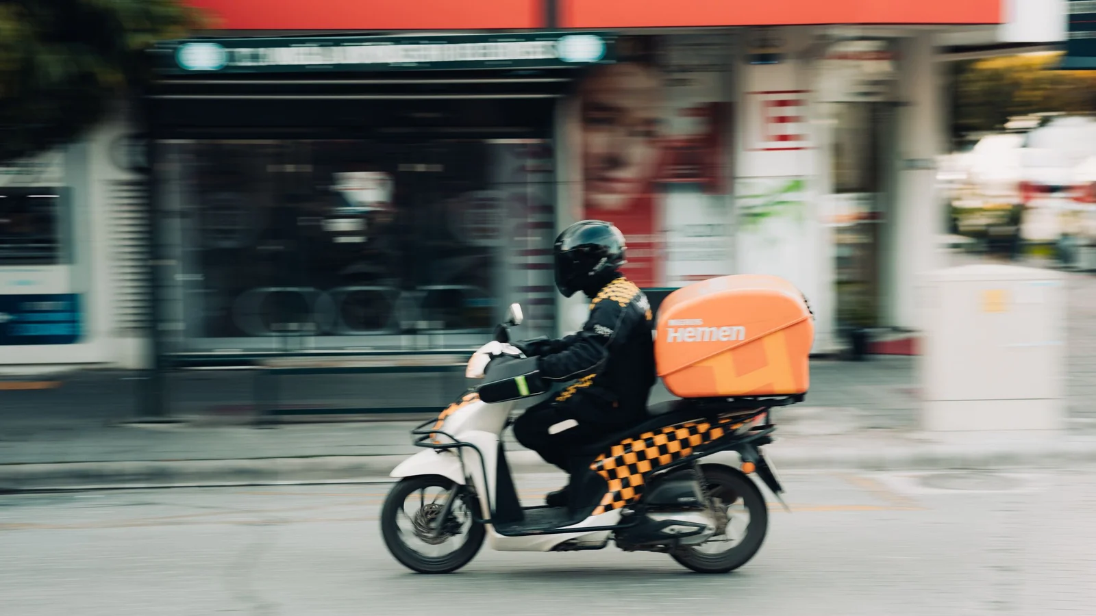 Delivery Fleet Partner in Dubai: Licensing, RTA Rider Permits, Platform Contracts, Costs & Tax (2026) — Dubai business setup