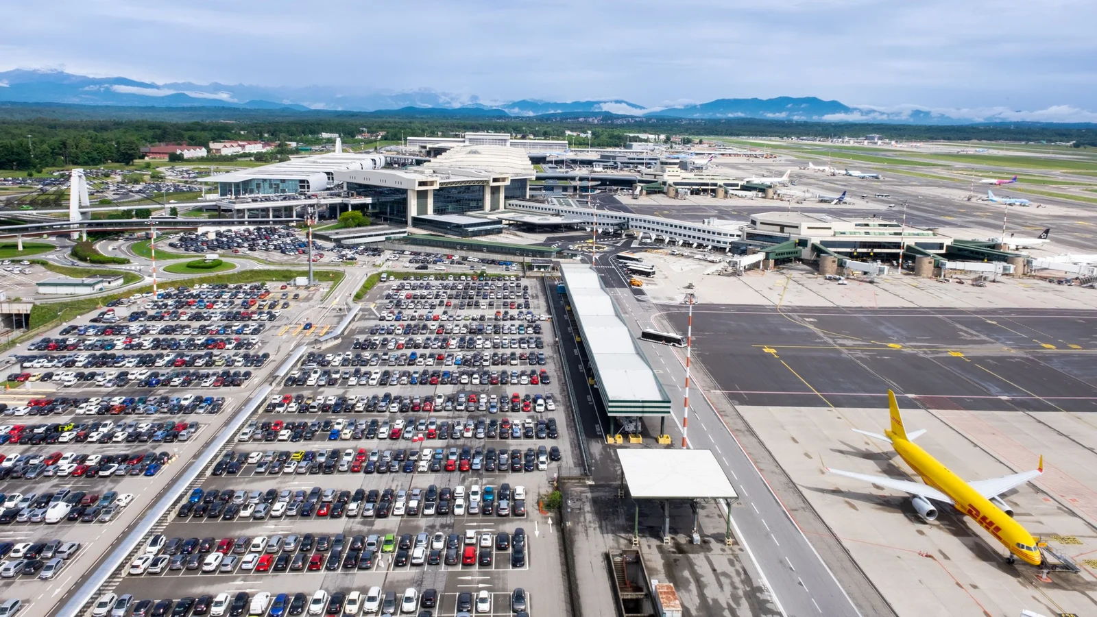 Dubai South Free Zone Setup: Real Licence Fees from DACC's Own Tariff, the Al Maktoum Airport Timeline, and the Designated Zone Question (2026) — Dubai business setup