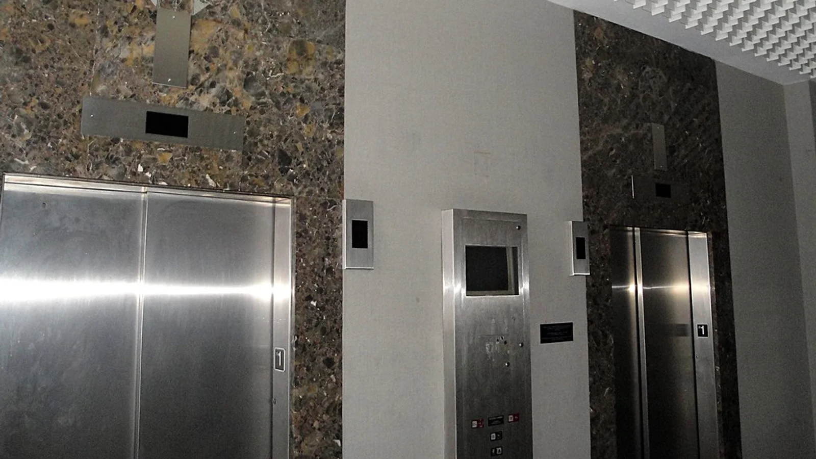 Set Up a Lift & Elevator Installation and Maintenance Company in Dubai, UAE: DM Certification, Inspection & Tax (2026)