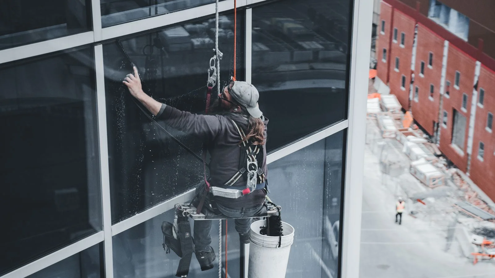 Set Up a Rope Access & High-Rise Facade Cleaning Company in Dubai, UAE: IRATA, DM Rules & Tax (2026)