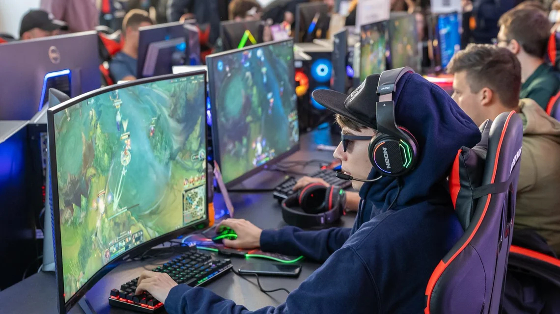 E-sports players competing at gaming PCs in an arena