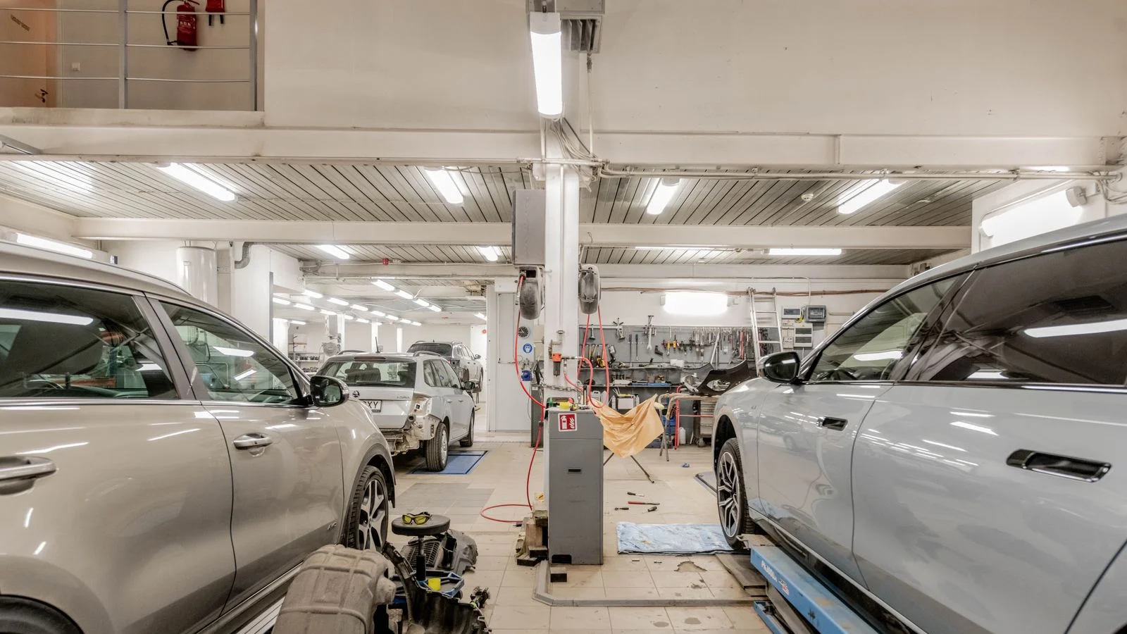 Open an Auto Repair Garage in Dubai, UAE: RTA, Civil Defence, Municipality Approvals & Tax (2026)