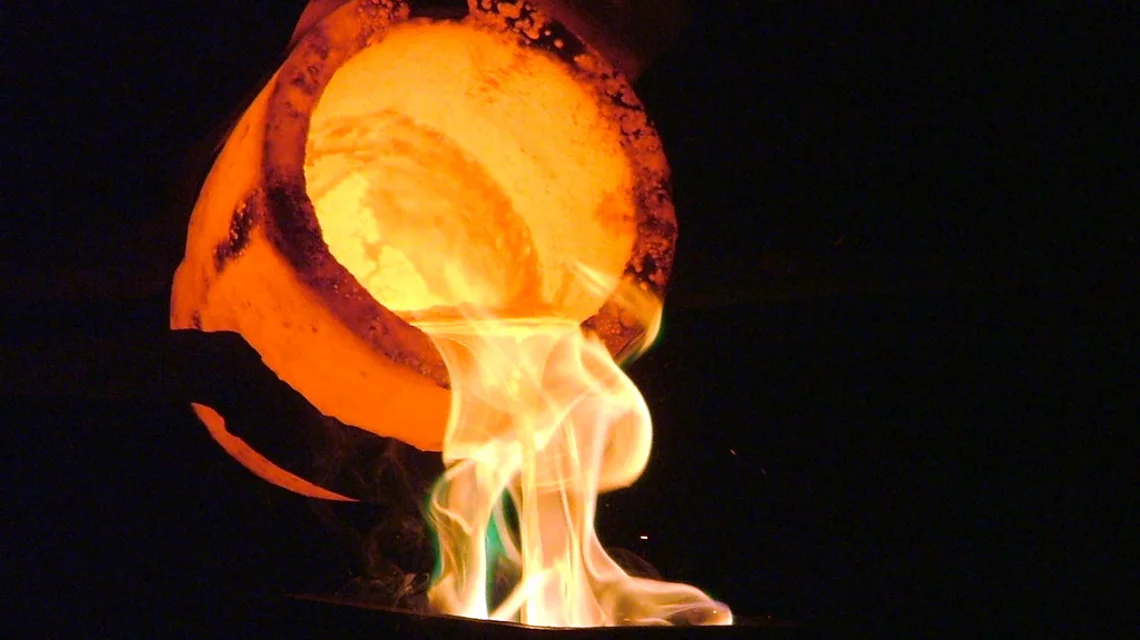 Molten gold being poured into bar moulds at a refinery