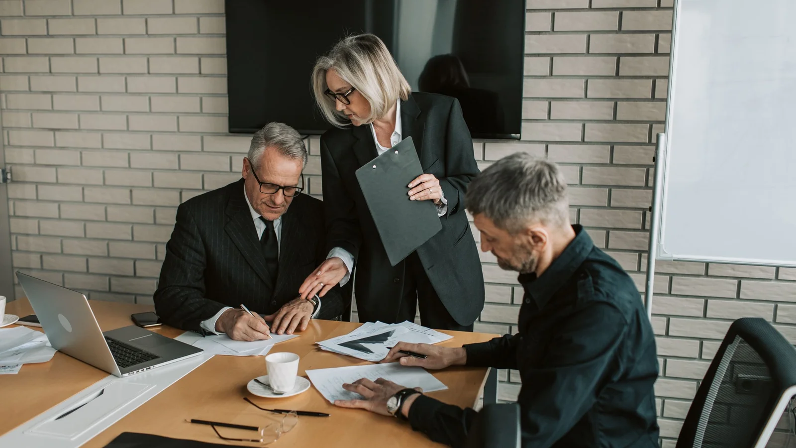How to Liquidate a Company in Dubai: Process, Cost & Clearances Guide (2026) — Dubai business setup