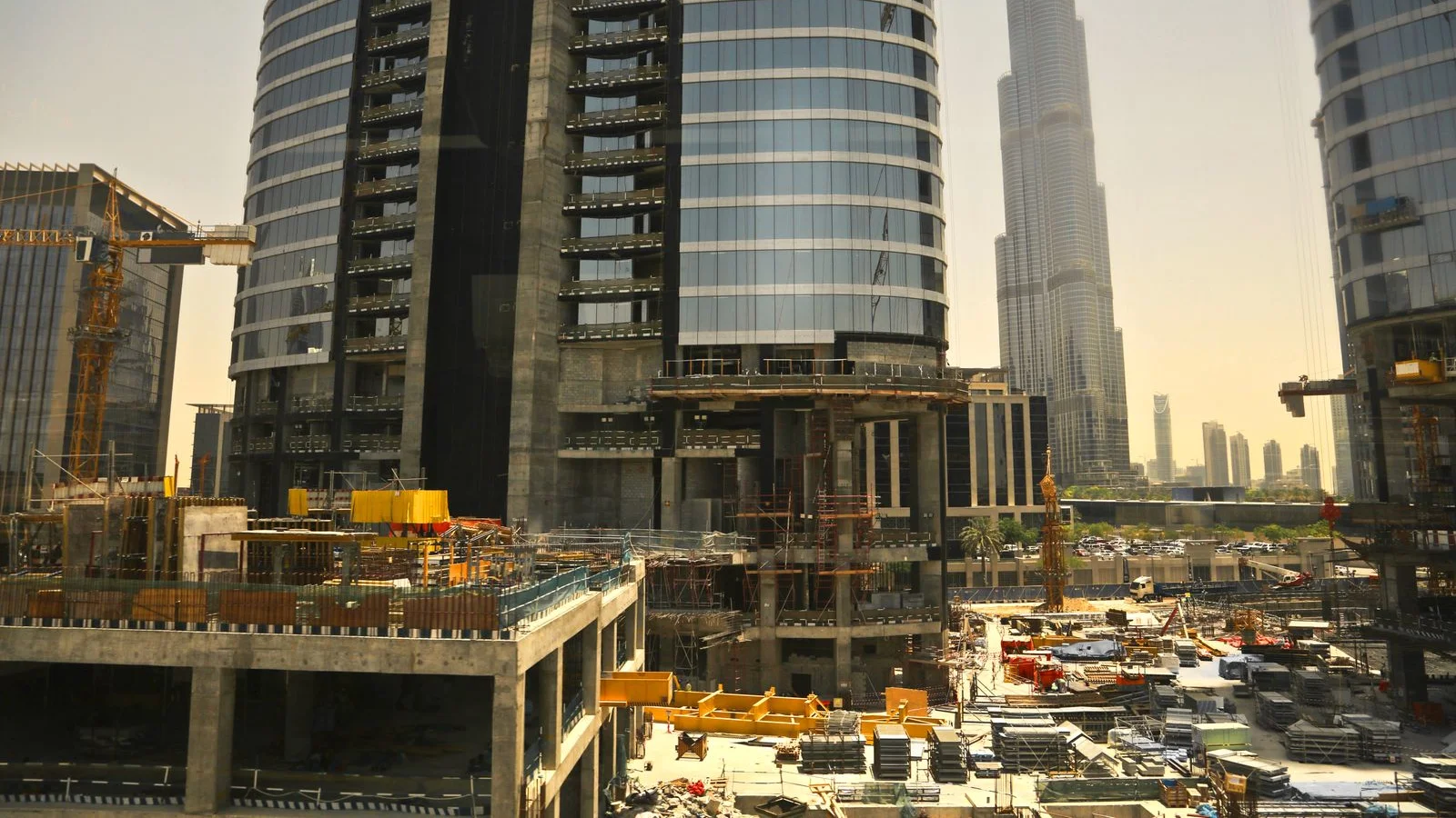 Set Up a Real Estate Development Company in Dubai, UAE: RERA Registration, Escrow Account & Tax (2026)