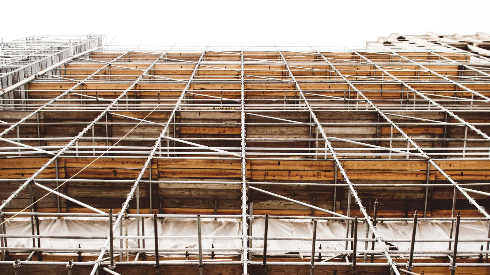 Set Up a Scaffolding & Temporary Works Company in Dubai, UAE: The Trading-Licence Trap, Third-Party Inspection, the 2026 Contractor Register, Hire vs Erect Economics & Tax — Dubai business setup